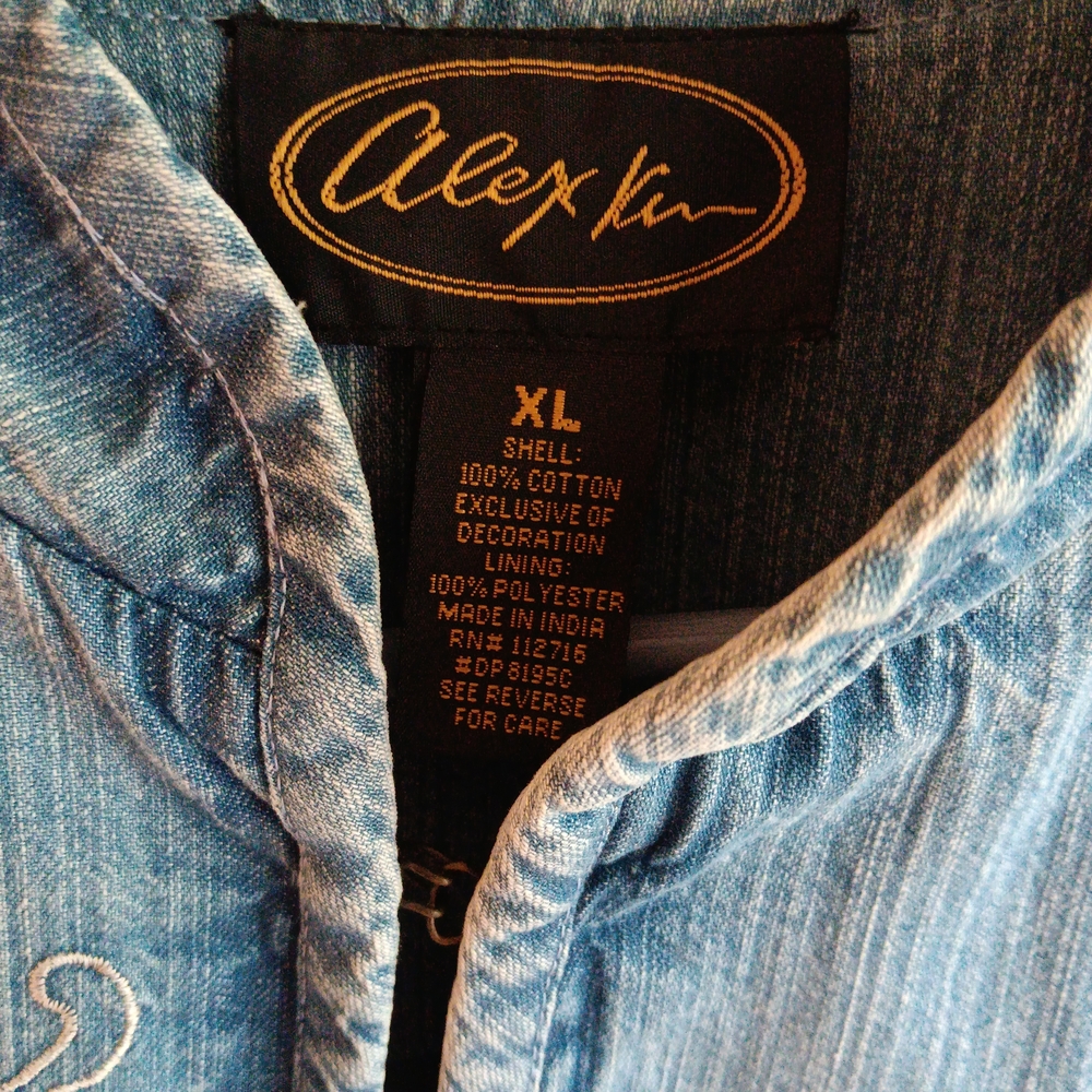 Aloya Women's Floral Embroidered Denim Jacket - Picture 4 of 6